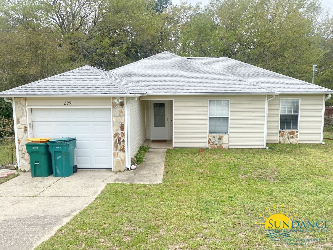 Foto principal - Beautiful 3 Bedroom Home in Crestview!