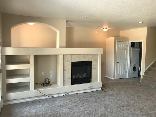 Foto del edificio - Beautiful 2BD/2BA Luxury Town Home! AVAIL 8/14