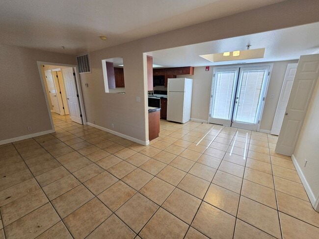 Building Photo - Charming 2BD/2BA Ground-Floor Apartment in...