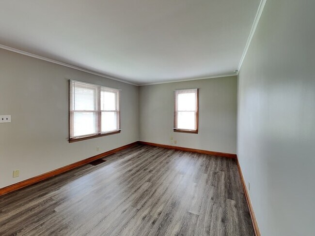 Building Photo - Cozy 2 Bedroom, 1 Bathroom House in Brookl...