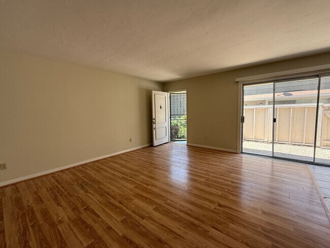 Foto del edificio - Beautiful Two Bedroom Townhome in San Luis Rey