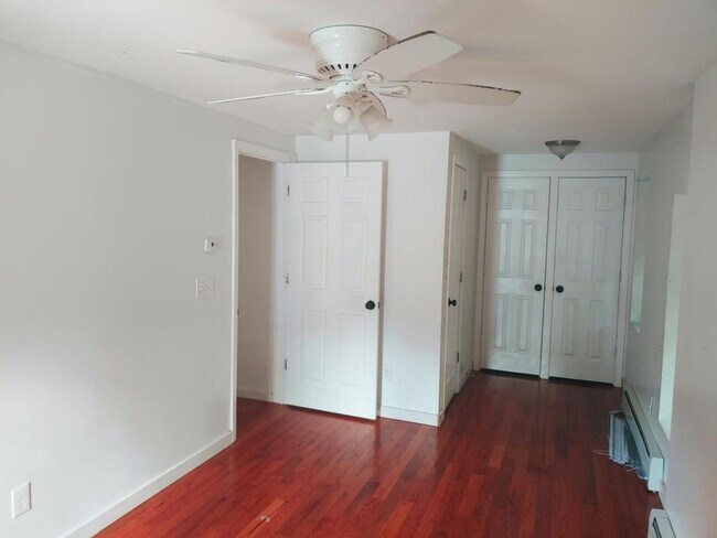 Building Photo - 124 Bridgeport Ave, #1