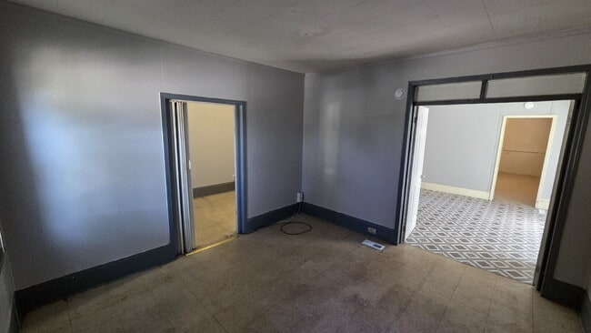 Building Photo - "Tons of Flex Space - Ready Now!"