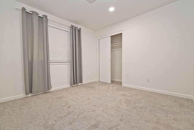 Foto del edificio - $2,650 - BRAND NEW THREE BEDROOM ADU IN TH...