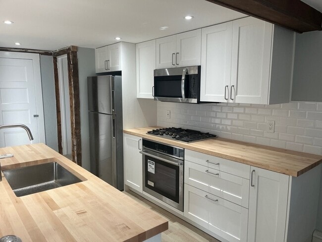 Building Photo - 434 Hurlbutt St