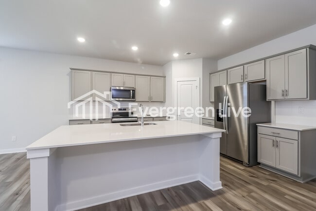 Building Photo - 2420 Appalachian Trl Dr