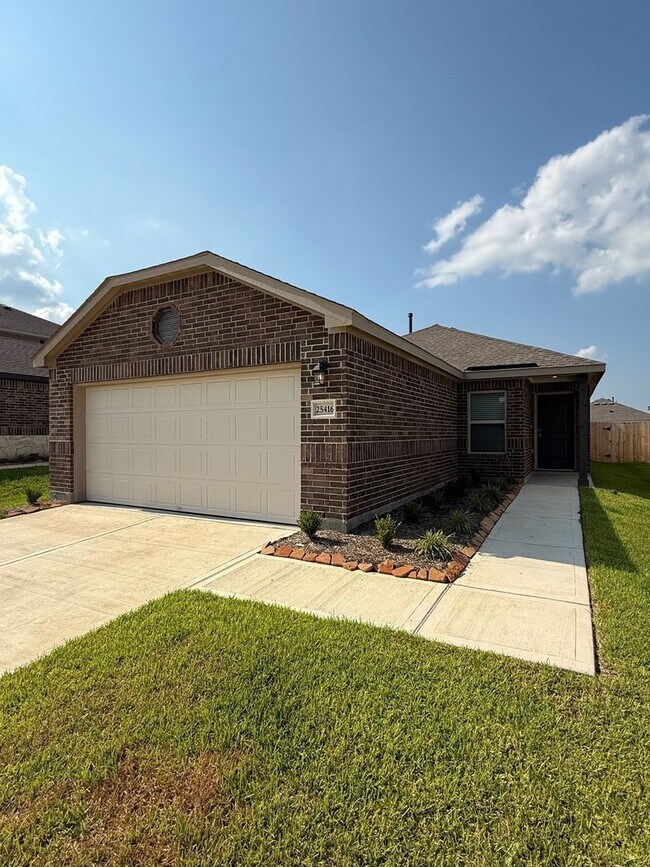 Building Photo - 25416 Carnation Ct