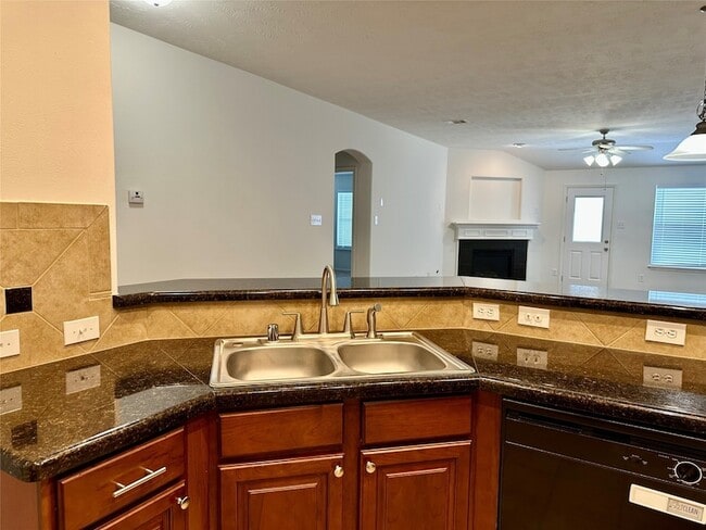 Building Photo - 30415 Deleon Fields Dr