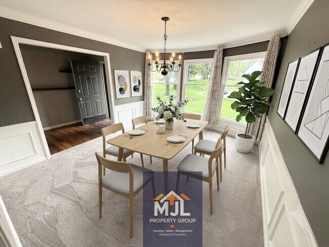 Foto del edificio - Beautiful 5 Bedroom / 3.5 Bath Home
