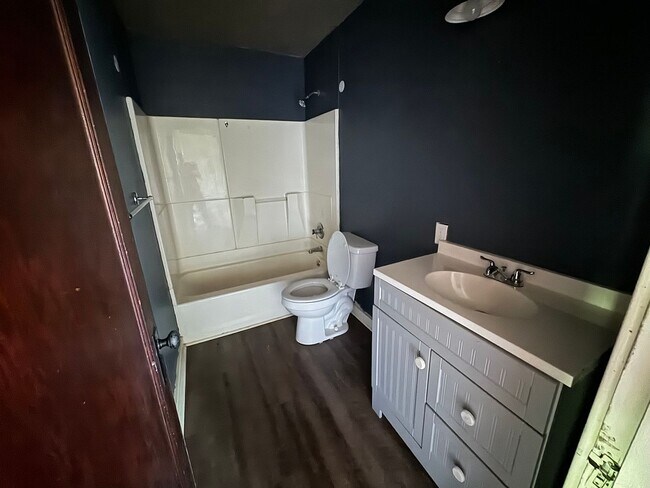 Foto del edificio - 4 Bed 2 Bath, 2 story Near Downtown Ardmore