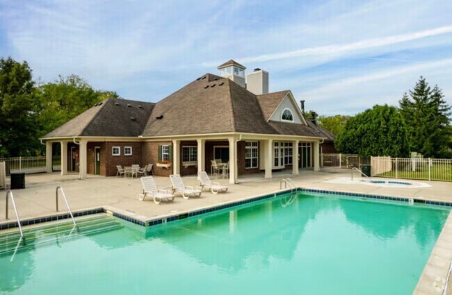 Foto del edificio - 14107 Pinehurst Ln