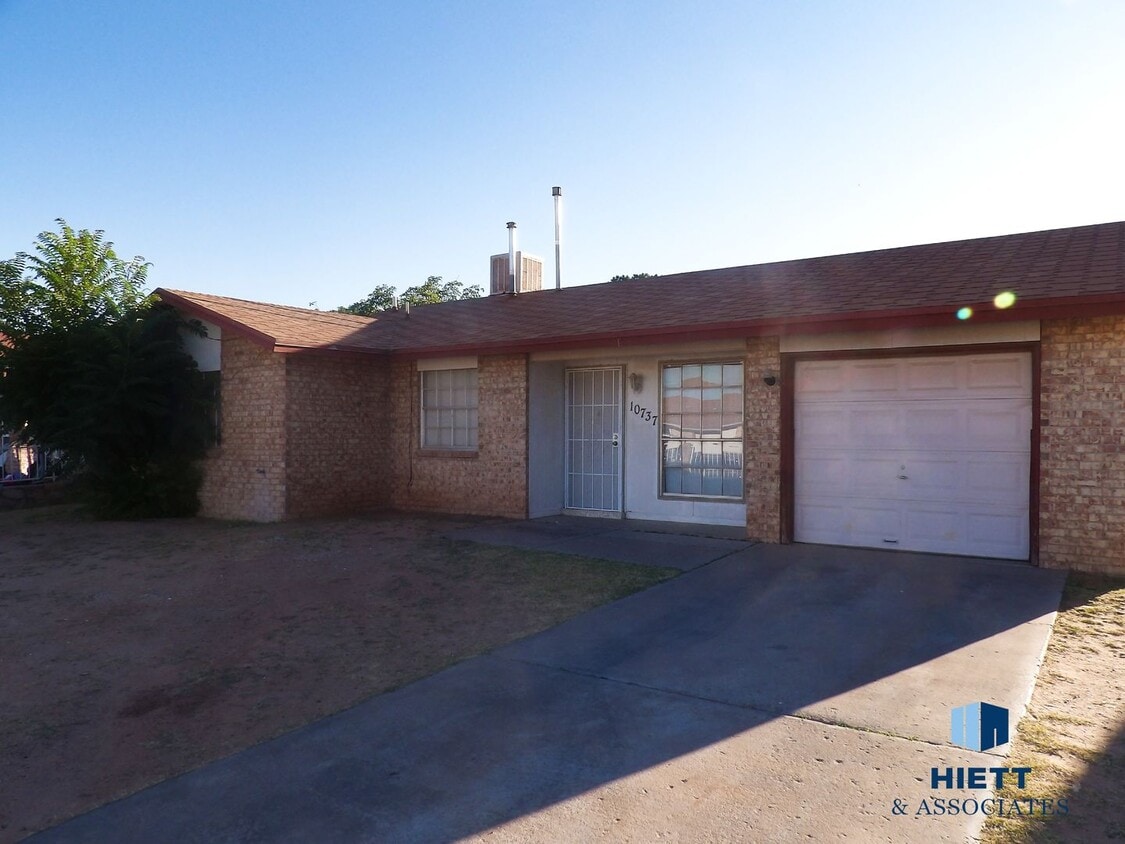 Primary Photo - Great move in ready home close to Ft. Bliss