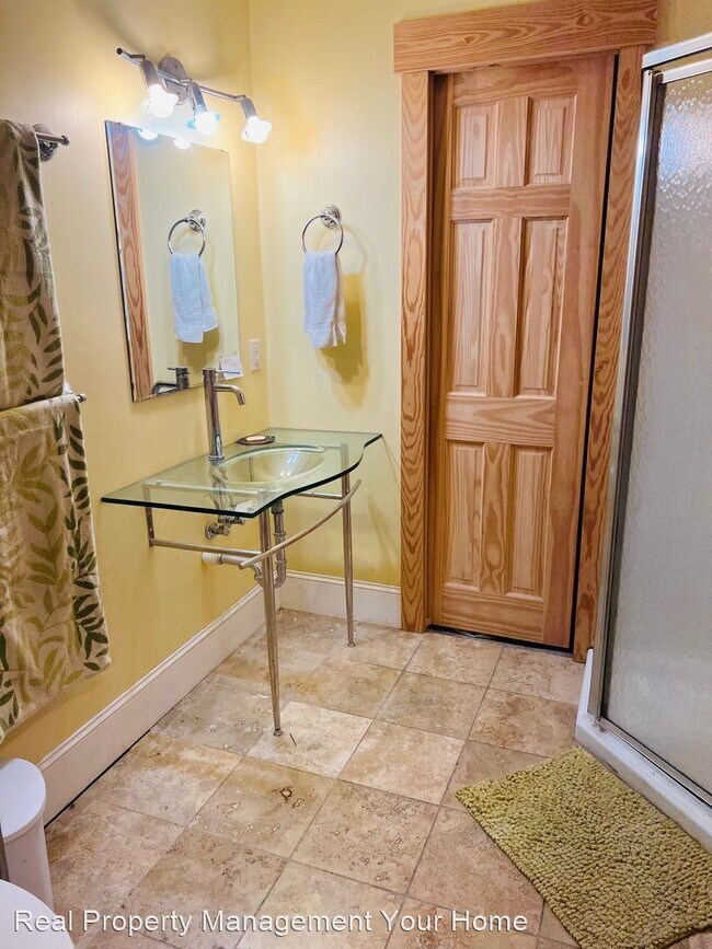 Building Photo - 4 br, 3.5 bath House - 7611 Royal Harbour ...