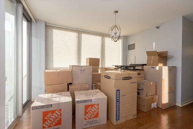 Foto del edificio - 200 W Grand Ave