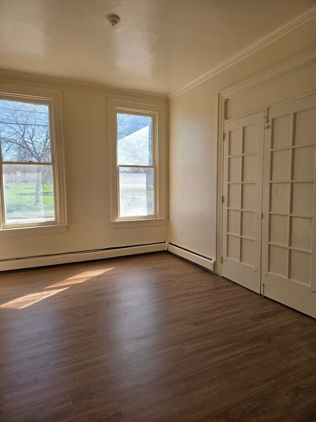 Building Photo - 410 S Pershing Ave