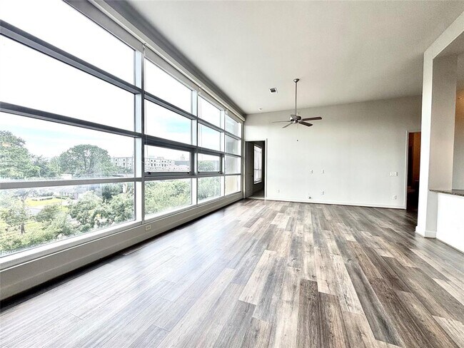 Foto del edificio - 3333 Weslayan St