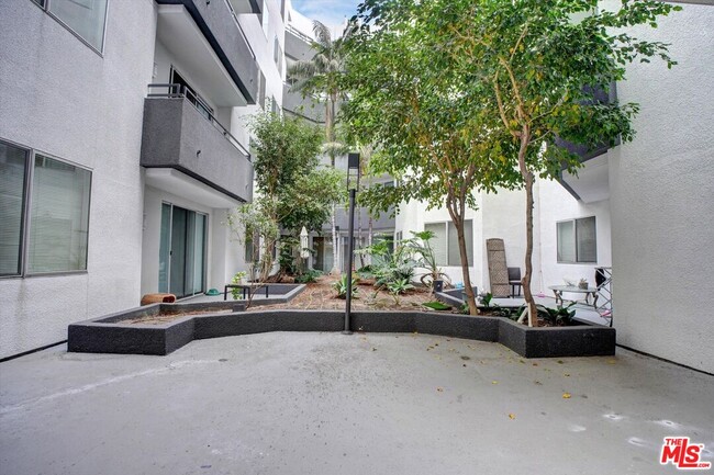 Building Photo - 10600 Wilshire Blvd