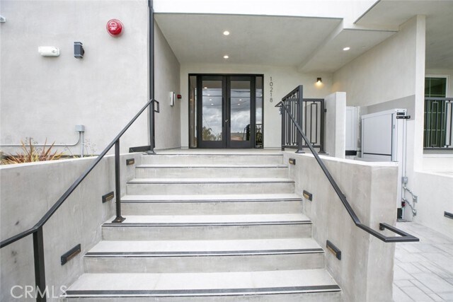Building Photo - 10218 Fernglen Ave