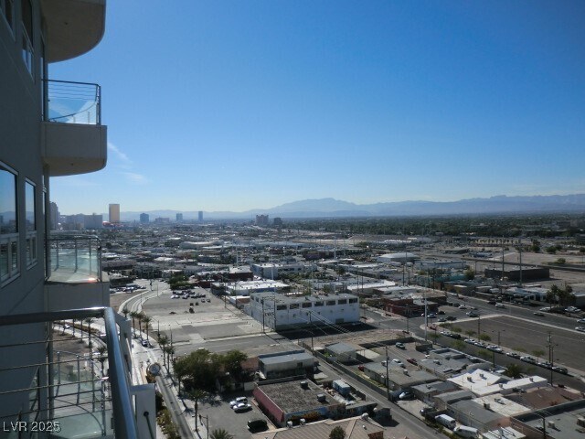 Foto del edificio - 200 Hoover Ave