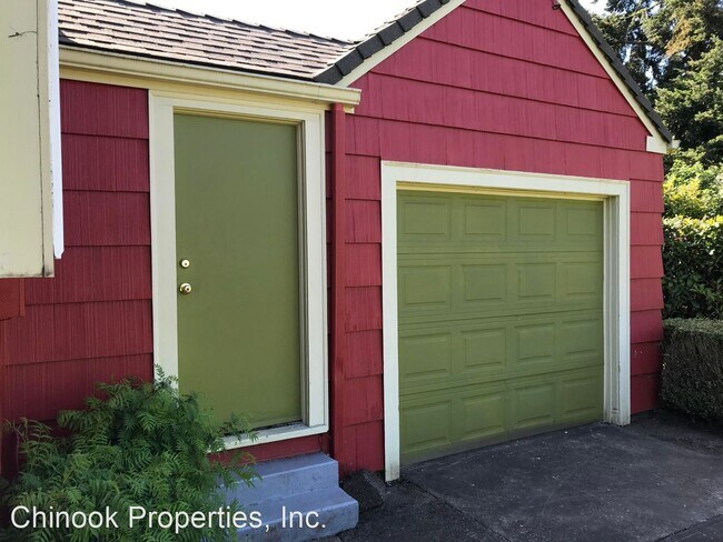 Building Photo - 2 br, 1 bath House - 3094 Stark St