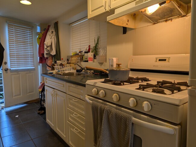Photo du bâtiment - 481 W 19th Ave