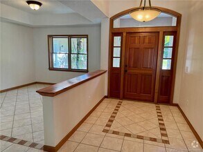 Building Photo - 4881 SW Lake Grove Cir