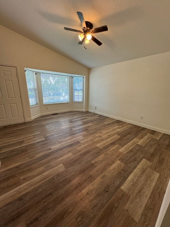 Building Photo - Beautiful 4 bedroom house avail 6/11
