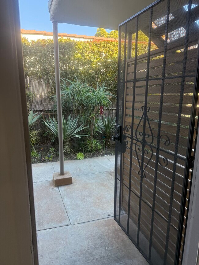 Foto del edificio - 1121 University Blvd W