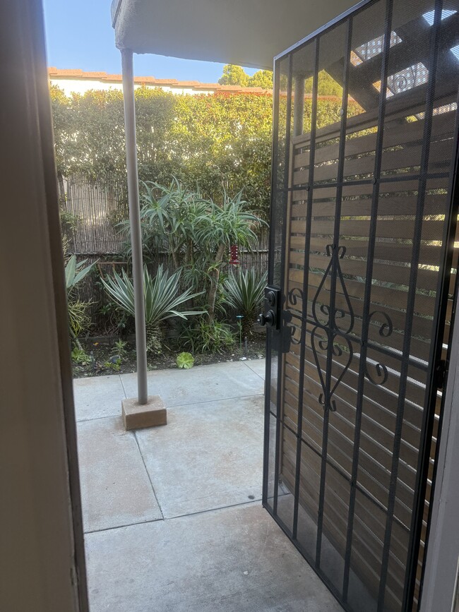 Photo - 1121 University Blvd W House