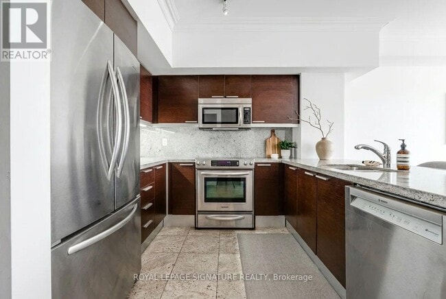 Building Photo - 650 Sheppard Ave E