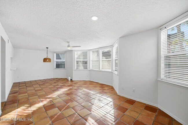 Foto del edificio - 600 First St