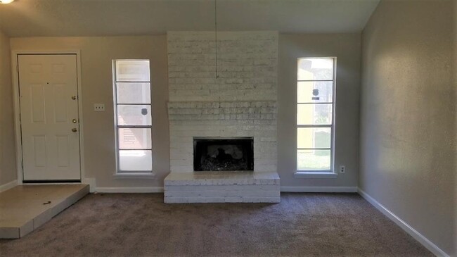 Foto del edificio - 8710 Parkway Forest Dr
