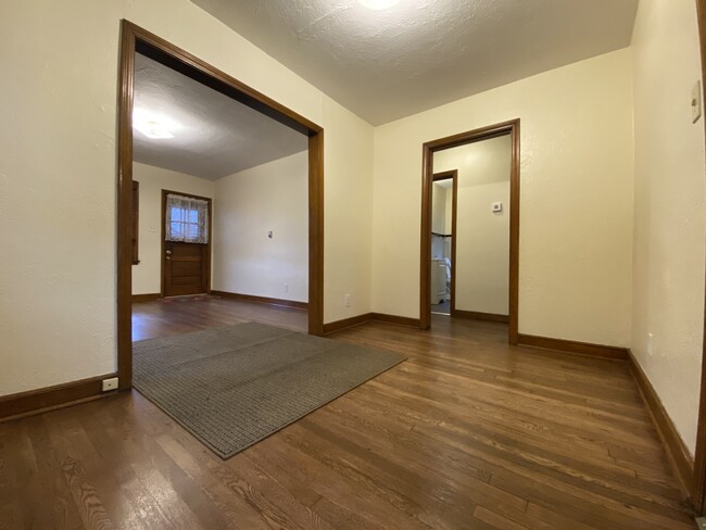 Dining area - 822 Camden Rd