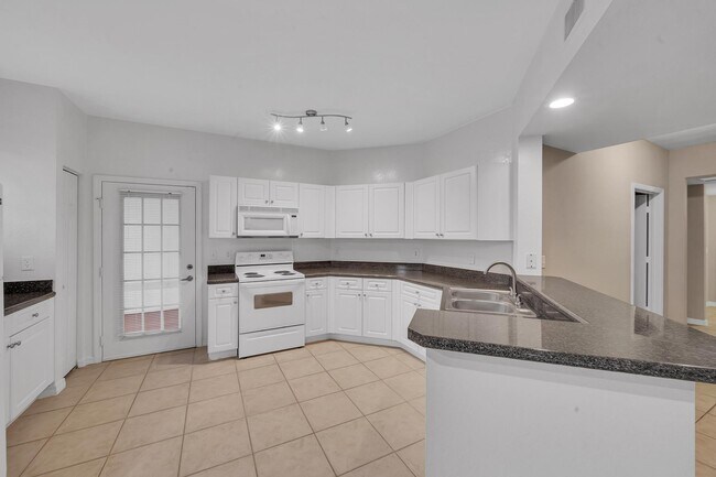 Foto del edificio - 498 SE McDonald Ln