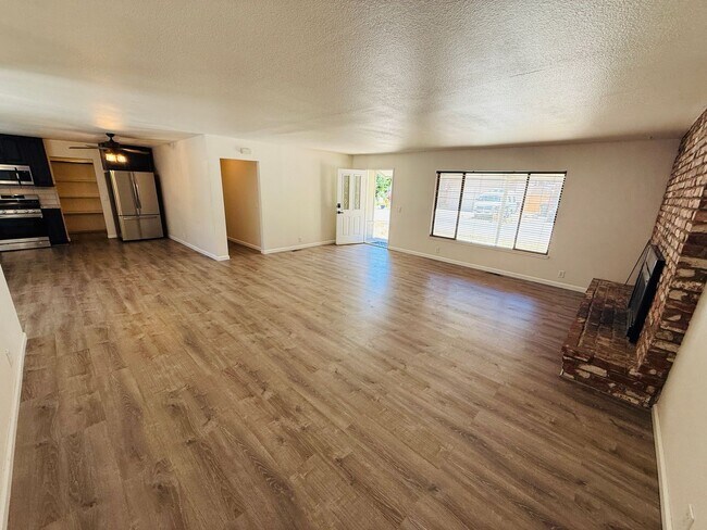 Foto del edificio - Pet Friendly 4 bed 2 bath house for rent at 1222. Jobs Peak