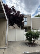 Building Photo - 5269 S Rome Beauty Pk