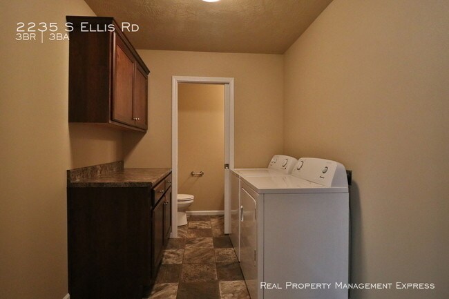 Building Photo - 2235 S Ellis Rd