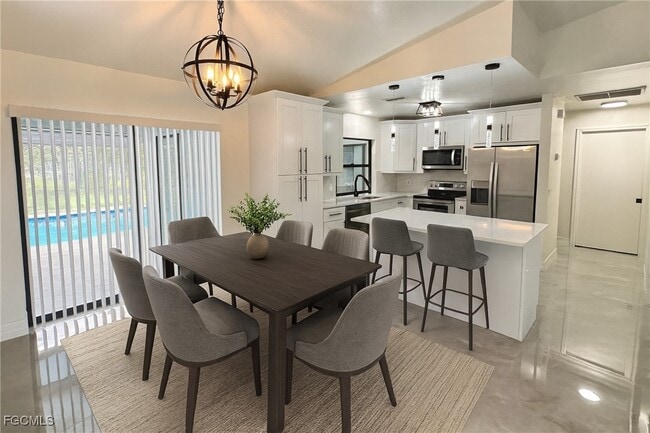 Foto del edificio - 528 SE 32nd Terrace