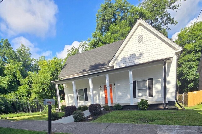 Building Photo - Charming 4BR House in Atlanta