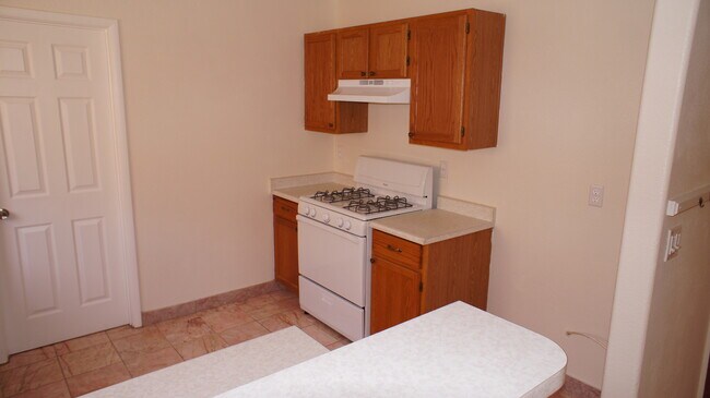 Foto del edificio - SINGLE STORY HOME WITH 2 BEDROOMS!