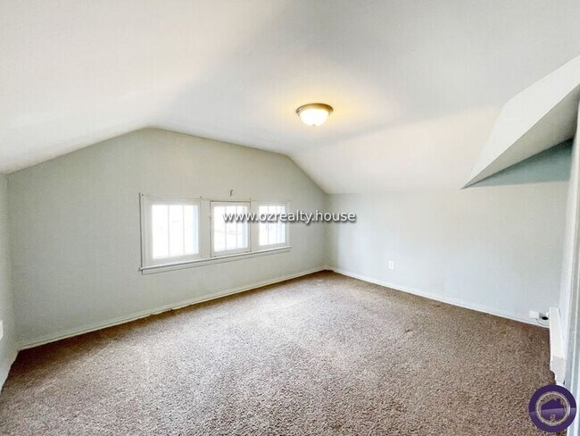 Foto del edificio - 1263 Crestwood Rd