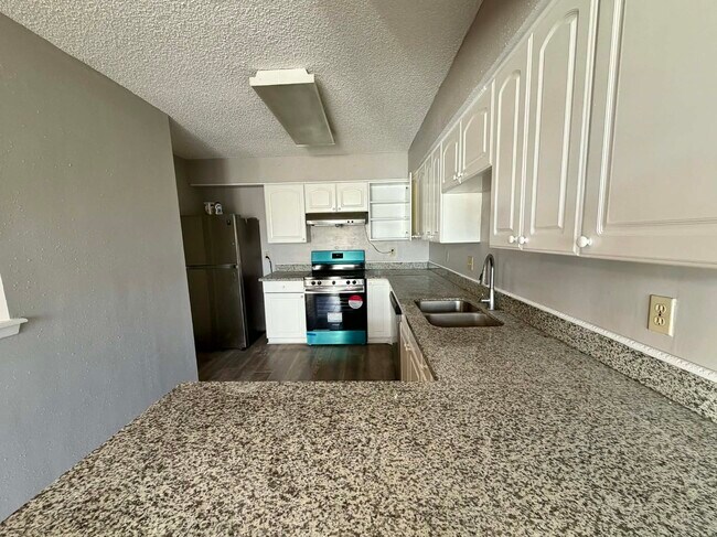 Foto del edificio - 6534 Briar Glade Dr