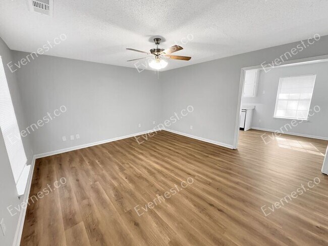 Foto del edificio - 213 Sherwood Loop