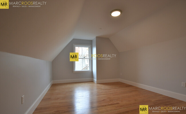 Building Photo - 44 Murdock St