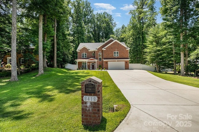 Foto del edificio - Room in House on Knollwood Cir