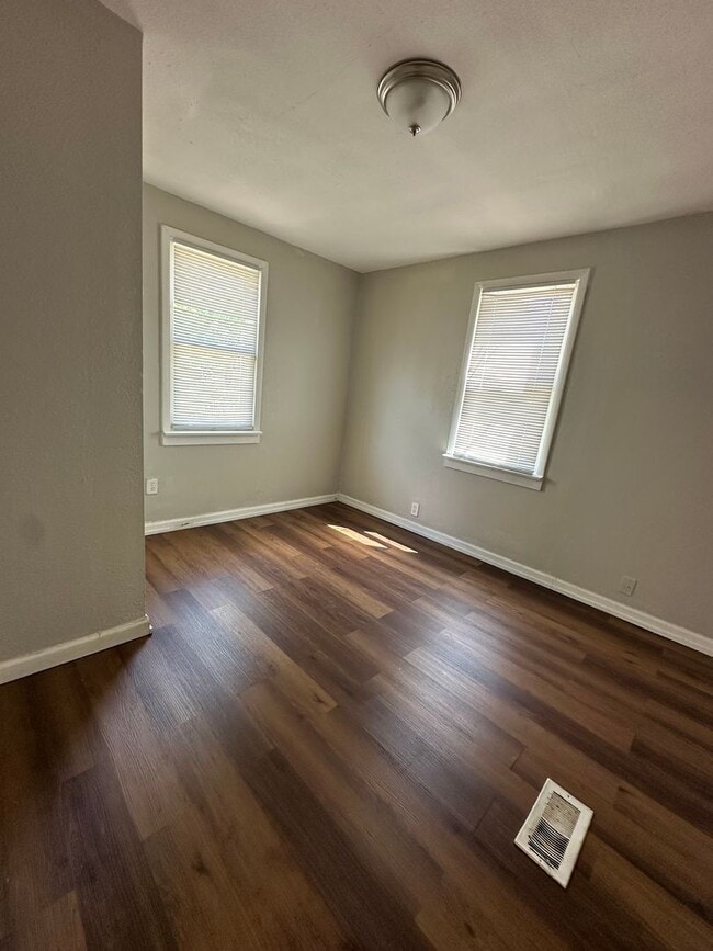 Building Photo - 3 bed 1 bath