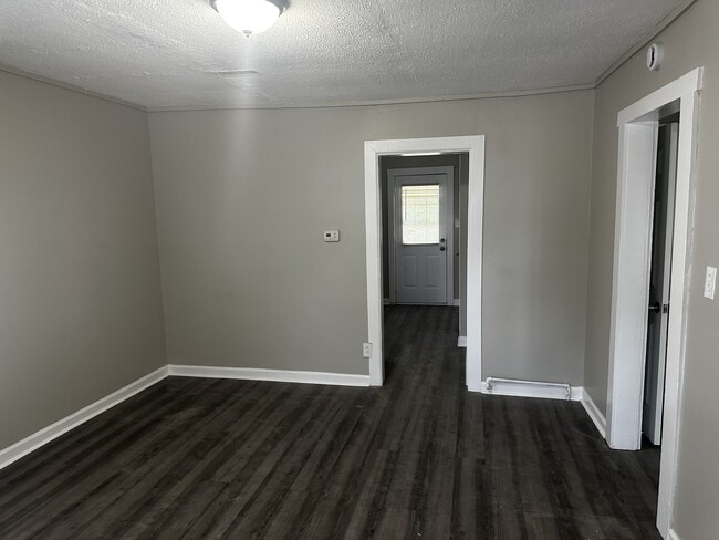 Building Photo - 420 Elm St