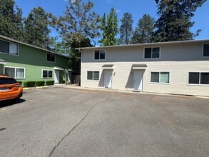Building Photo - 600 W 1st St