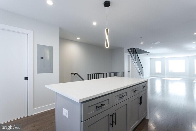 Building Photo - 2448 Frankford Ave