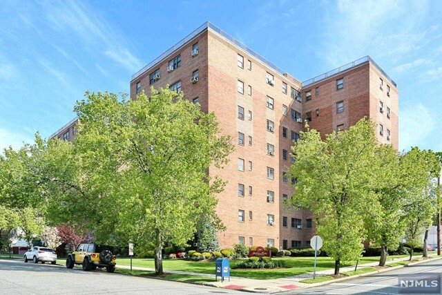 Building Photo - 208 Anderson St